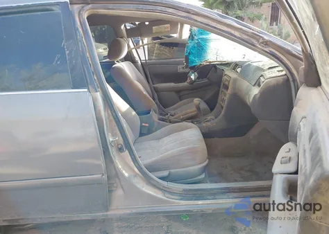 2000 Toyota Camry Le from USA, damaged, VIN JT2BG22K8Y0411570